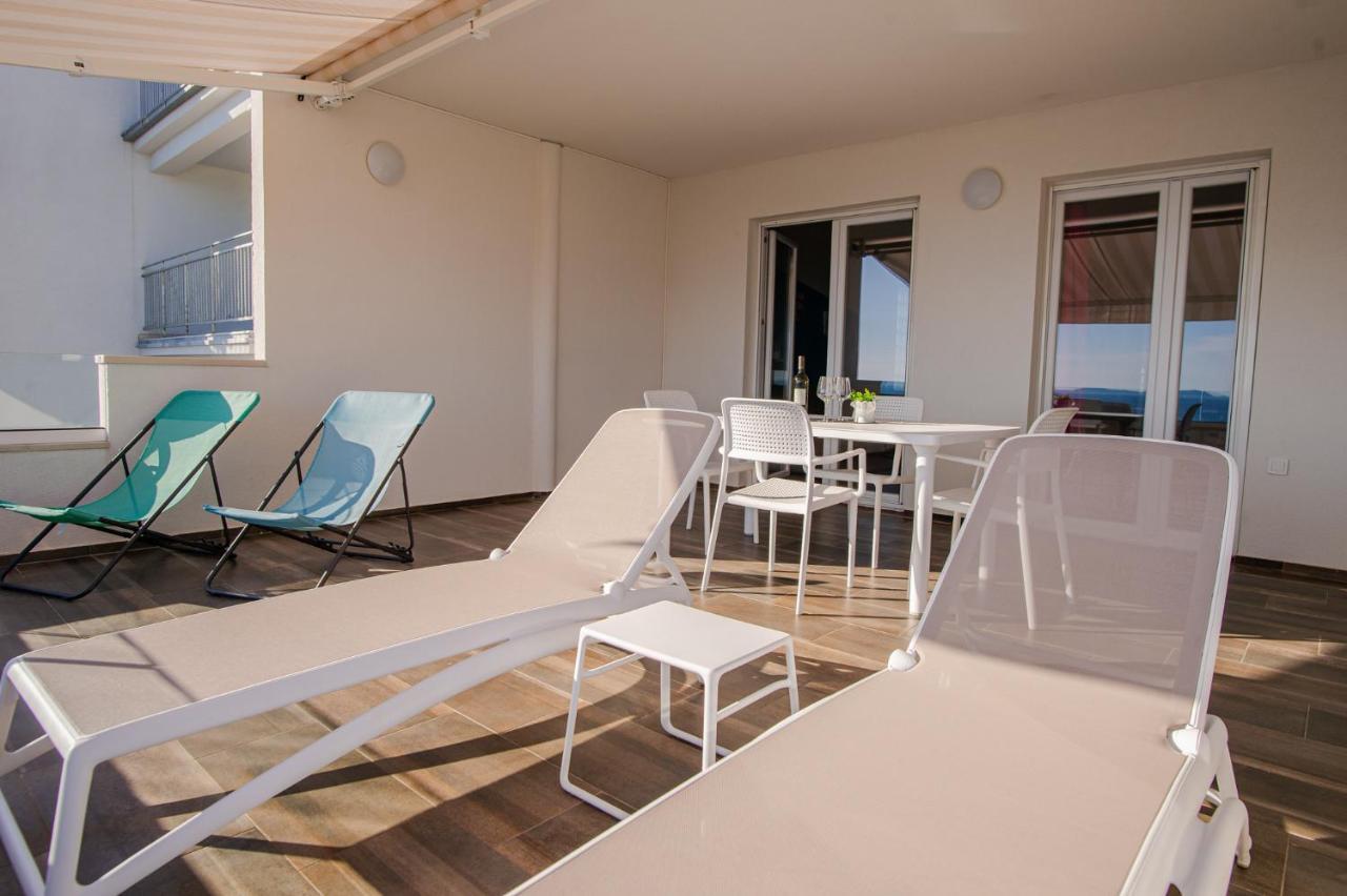 Exclusive Seaside Dream Apartments Murter Exterior photo