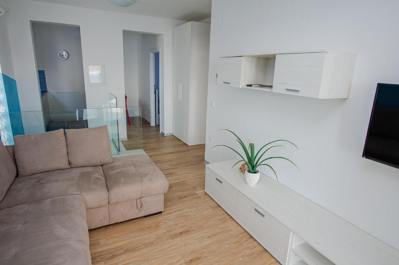 Exclusive Seaside Dream Apartments Murter Exterior photo